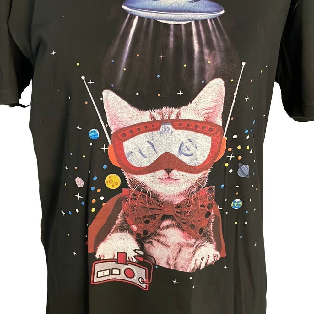 < Instert Random Objecthere > - image 3